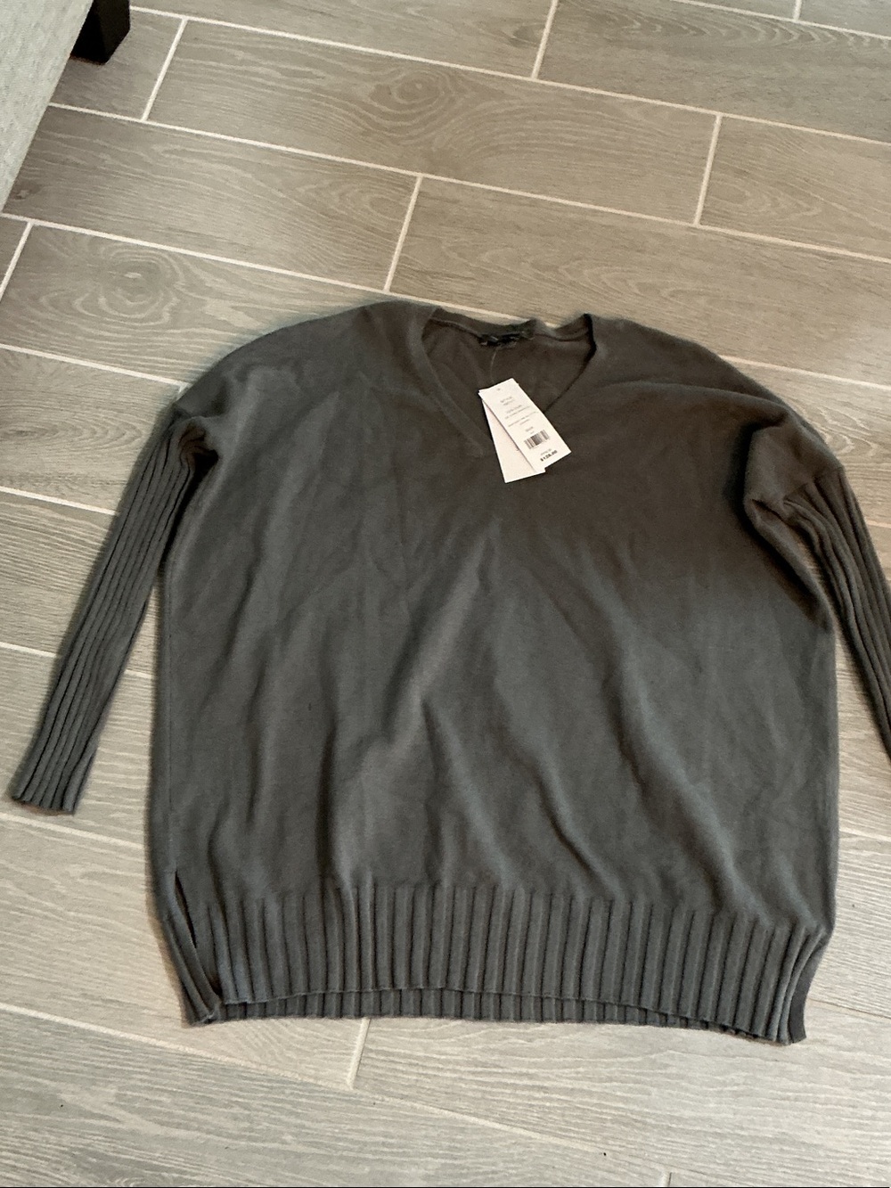 French Connection V-Neck Sweater in Charcoal Gray Ribbed Sleeves Baby Soft Sz M